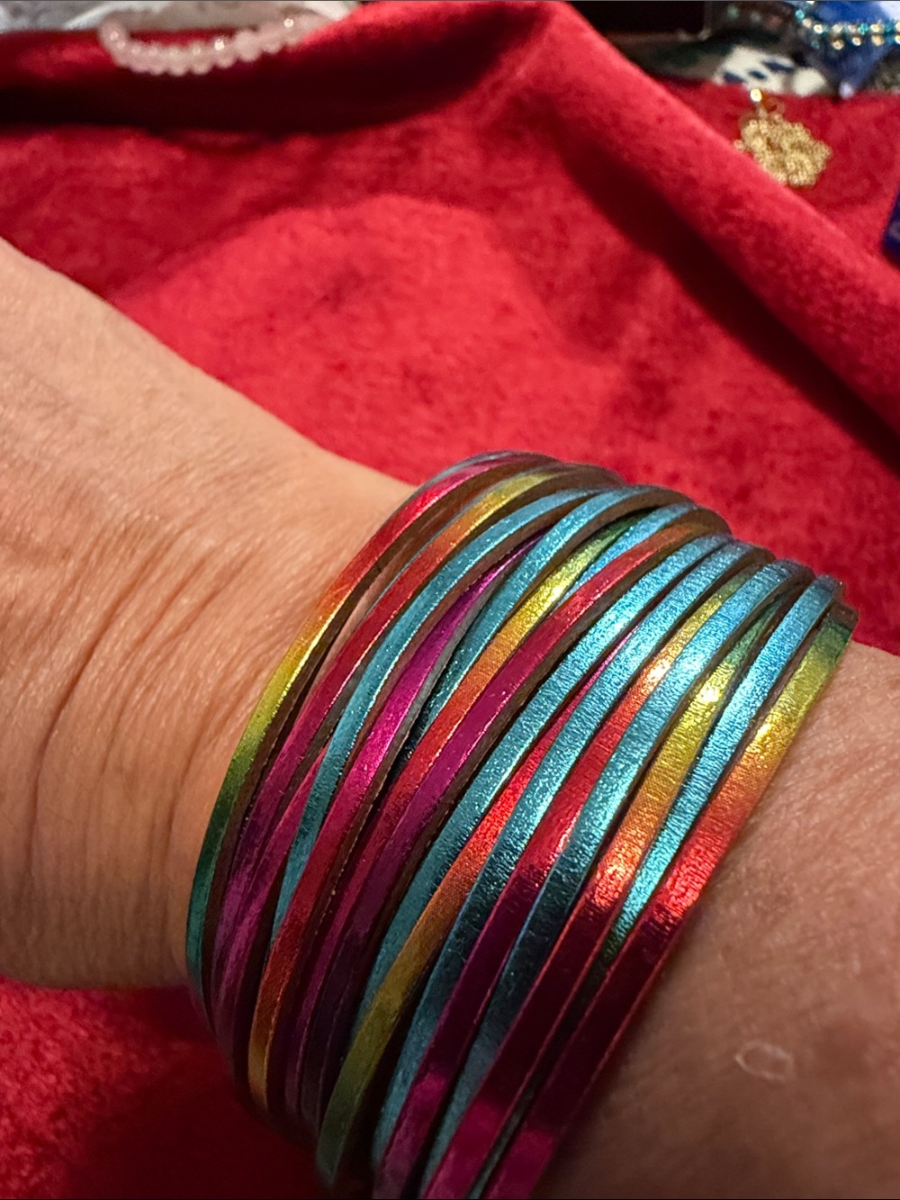 Magnetic closure Metallic Leather Wrap Bracelet - Women Jewelry like new 7.25”